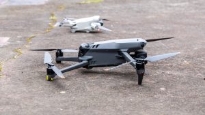 Дослідження від Embry-Riddle виявило порушення дронами обмеження у 400 футів від FAA, що збільшує ризики зіткнень у повітрі